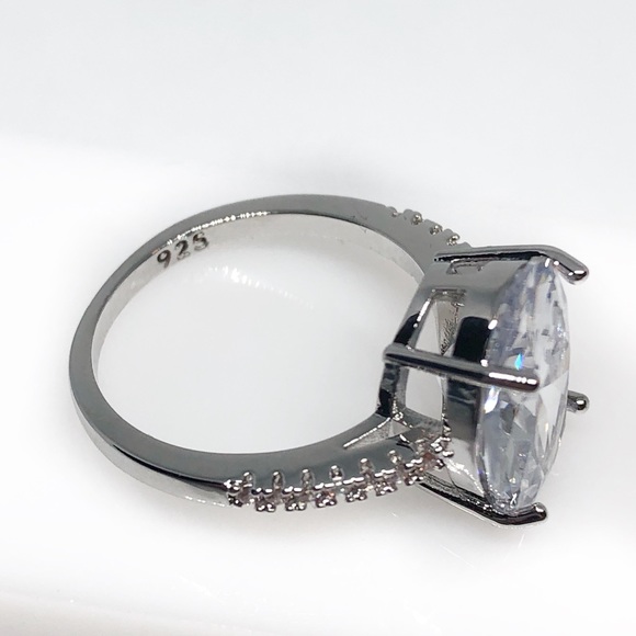 💎Sterling silver oval white sapphire ring💎 - Picture 4 of 4